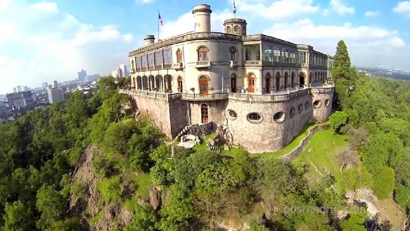 Catillo de Chapultepec, es un museo en el centro del bosque del mismo nombre.