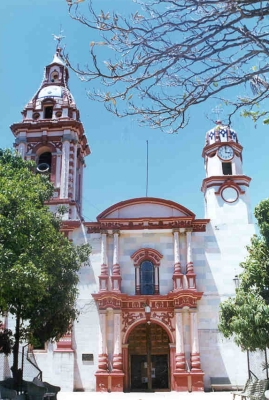 Fachada de la parroquia de San Martín de Tours