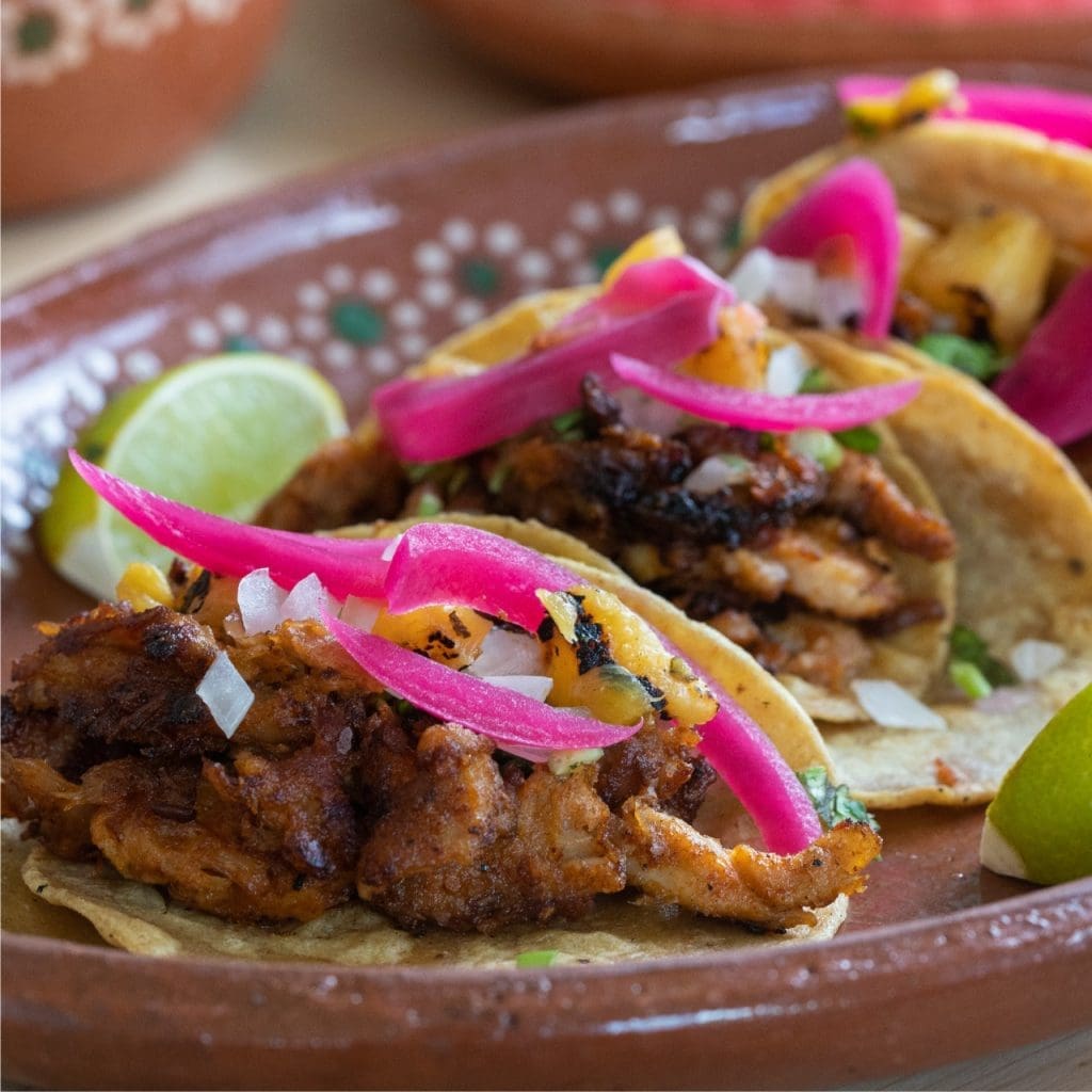 En México, los tacos son el platillo por excelencia debido a su sencillez y rapidez al comer, lo que permite encontrarlos en cualquier lugar.