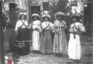 Adelitas en la Revolución mexicana, se encargaban de llevar municiones y armas; cuidar heridos y enfermos en el frente