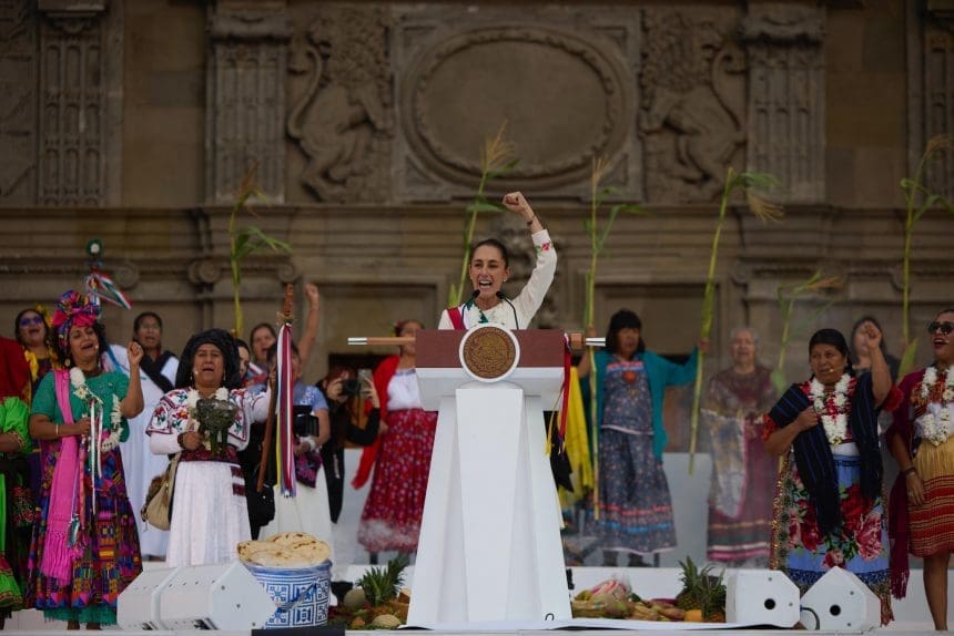 Claudia Sheinbaum ceremonia presidencial frente Palacio Nacional