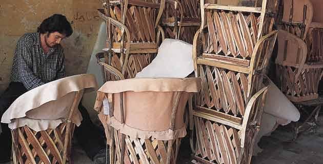 Hechos de madera y piel son una artesanía de gran durabilidad