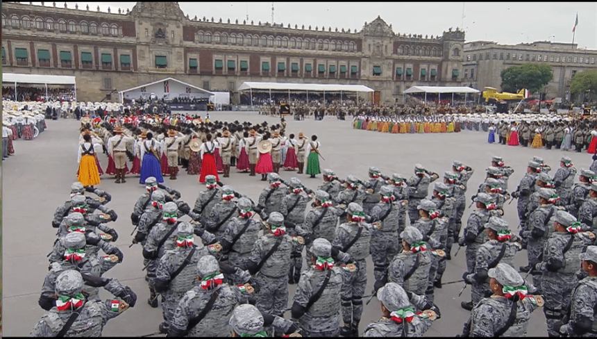 desfile conmemorativo en la Ciudad de México bajo el nuevo mandato presidencial de Claudia Sheinbaum