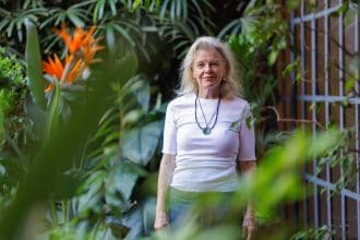 La filántropa estadounidense Kristine Tompkins posa durante una entrevista con EFE en Buenos Aires (Argentina). EFE/ Juan Ignacio Roncoroni