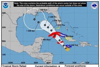Imagen cedida este martes por el Centro Nacional de Huracanes (NHC) estadounidense donde se muestra el pronóstico de cinco días de la trayectoria de la tormenta Rafael (i) en el Mar Caribe hacia el Golfo de México. EFE/NOAA-NHC