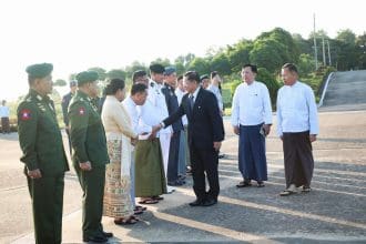 Naypyitaw (Myanmar), 05/11/2024.- A handout photo made available by the Myanmar military information team shows military chief Senior General Min Aung Hlaing (C) greeting a member of his cabinet as he departs for a trip to China from Naypyitaw military airport, Naypyitaw, Myanmar, 05 November 2024. Hlaing will attend the summits of the 8th Greater Mekong Subregion (GMS), the 10th Ayeyawady-Chao Phraya-Mekong Economic Cooperation Strategy (ACMECS), and the 11th Cambodia-Lao PRD-Myanmar-Vietnam (CLMV), in Kunming, China between 06 and 07 November 2024. (Camboya, Birmania) EFE/EPA/Myanmar military information team Handout/ Editorial Use Only/ No Sales HANDOUT EDITORIAL USE ONLY/NO SALES