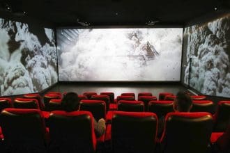 En la imagen de archivo, una pantalla de 270 grados muestra imágenes panorámicas en un cine en Seúl (Corea del Sur). EFE/Yonhap PROHIBIDO SU USO EN COREA DEL SUR[PROHIBIDO SU USO EN COREA DEL SUR]