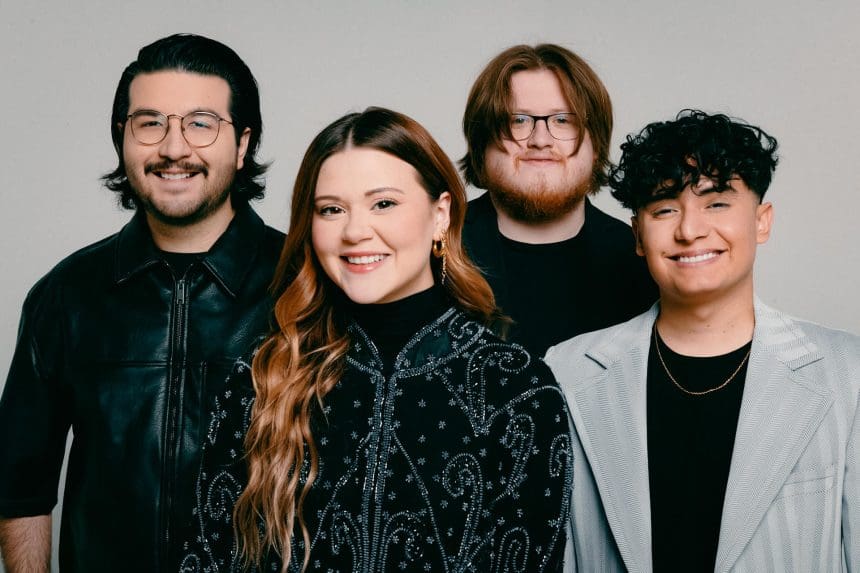 Fotografía cedida por Andrea Ramírez PR donde aparecen los integrantes de Un Corazón, la banda mexicana de música cristiana. La banda mexicana Un Corazón logró su primera nominación a los Latin Grammy en la categoría de Mejor Álbum Cristiano en español con su producción 'Kintsugi', lanzada bajo el sello CanZion, indicó este martes la organización. EFE/Andrea Ramírez PR