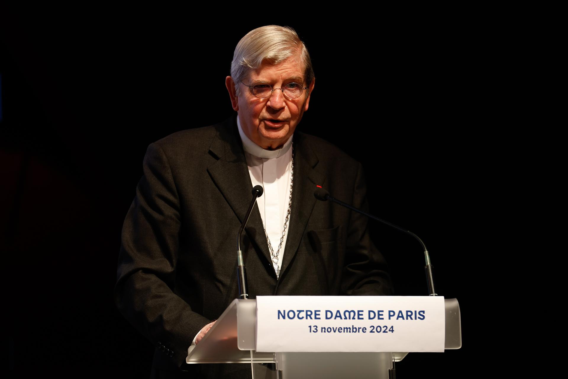 El arzobispo de París, Laurent Ulrich, habla durante una conferencia de prensa antes de la reapertura de la Catedral de Notre-Dame, tras un enorme incendio y cinco años de esfuerzos de reconstrucción, en el Colegio de los Bernardinos en París, Francia, 13 de noviembre de 2024. Notre Dame está programada para reabrir al público el 08 de diciembre. (Obispo, Francia) EFE/EPA/MOHAMMED BADRA