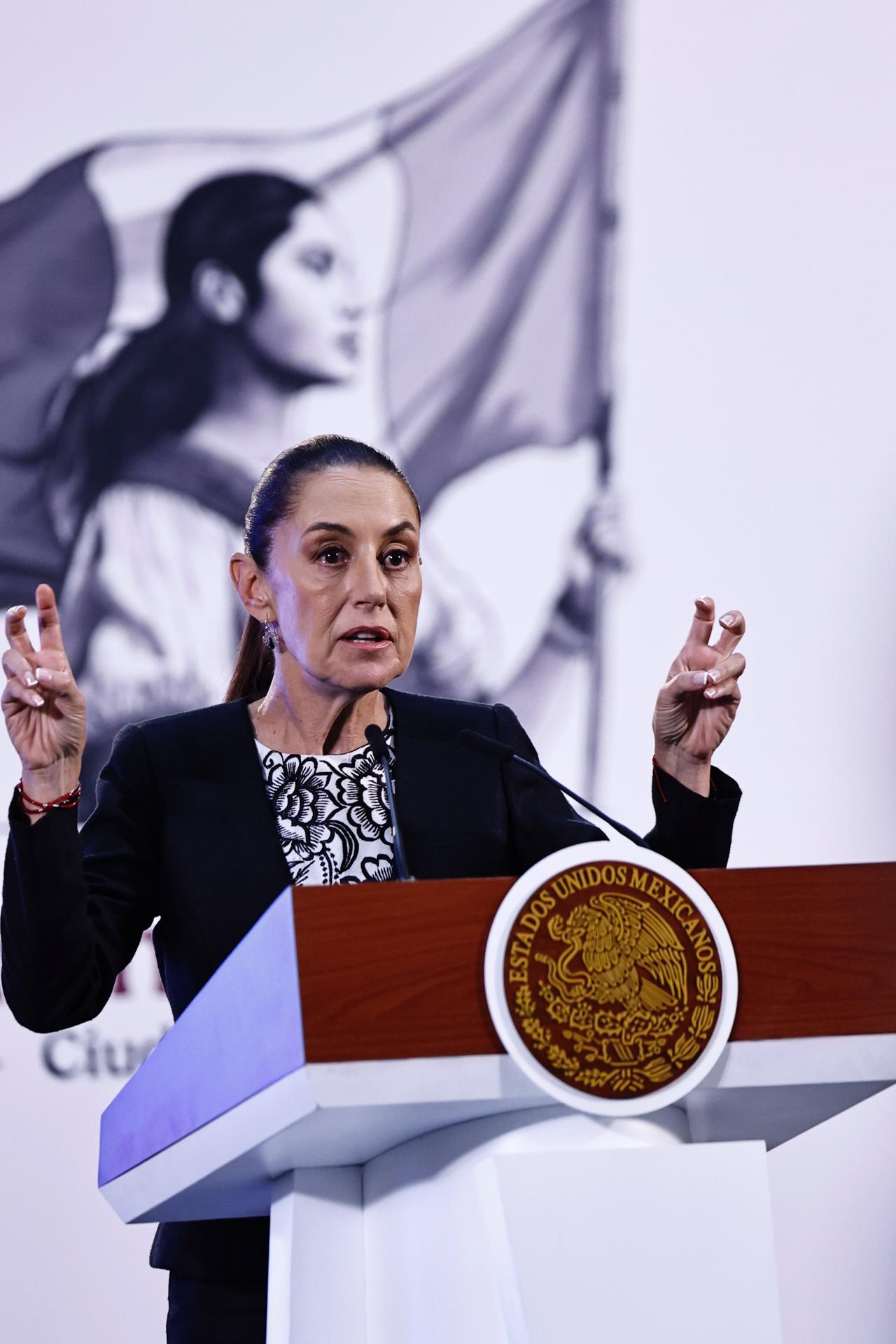La presidenta de México Claudia Sheinbaum, habla este martes durante una rueda de prensa en Palacio Nacional de la Ciudad de México (México). EFE/Sáshenka Gutiérrez