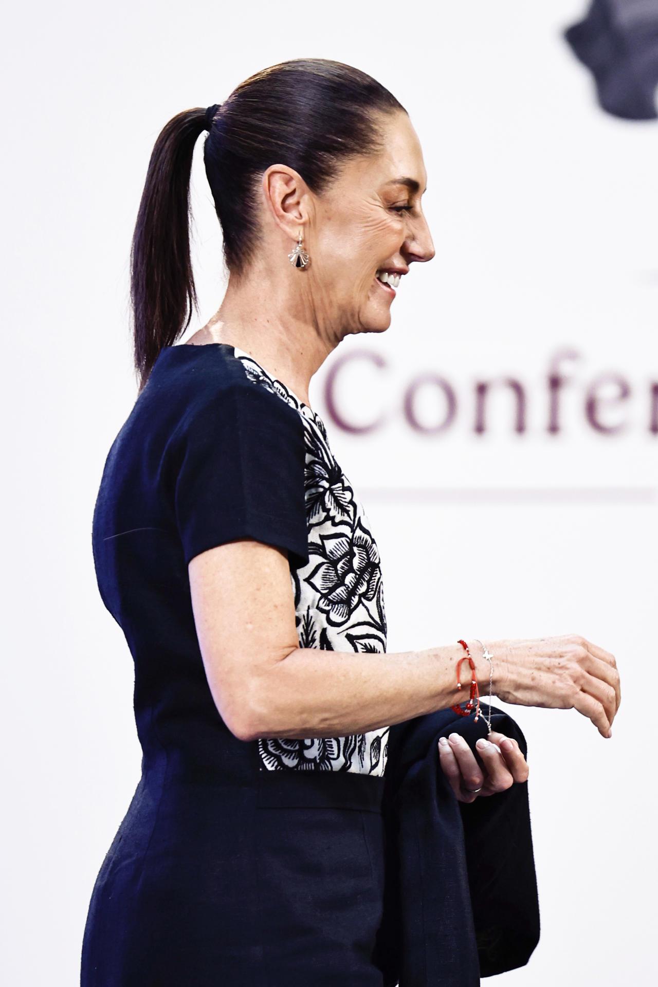La presidenta de México Claudia Sheinbaum, habla este martes durante una rueda de prensa en Palacio Nacional de la Ciudad de México (México). EFE/ Sáshenka Gutiérrez
