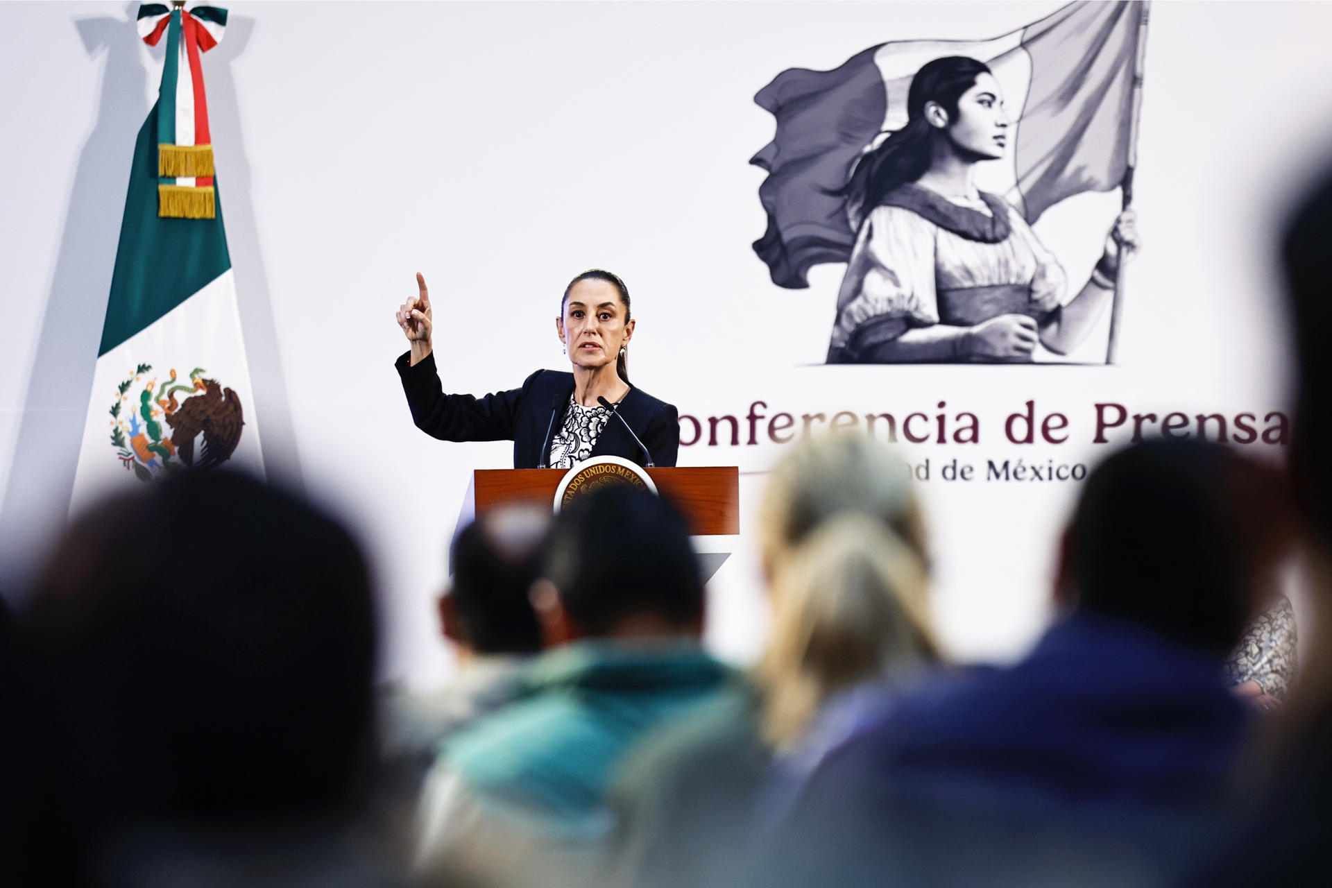 La presidenta de México Claudia Sheinbaum, habla este martes durante una rueda de prensa en Palacio Nacional de la Ciudad de México (México). EFE/ Sáshenka Gutiérrez
