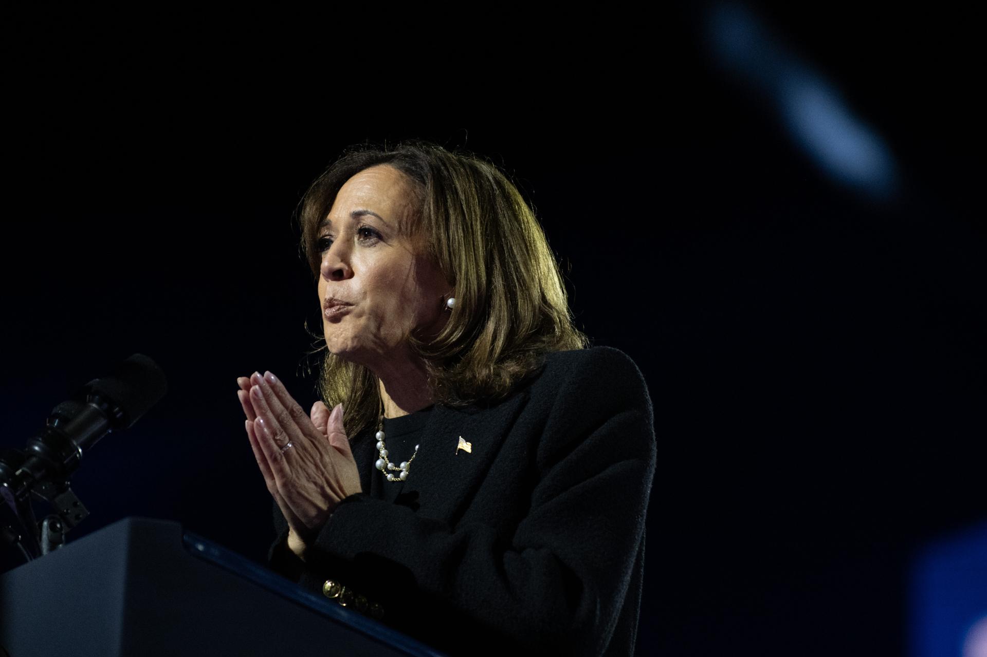 La vicepresidenta estadounidense y candidata demócrata a la Casa Blanca, Kamala Harris, este lunes en un mitin en Filadelfia (EE.UU.). EFE/EPA/DAVID MUSE