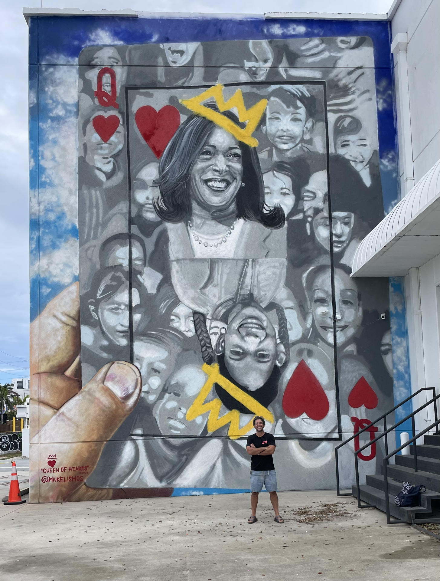 Fotografía cedida por el artista español René Mäkelä de una de sus obras. Madonna, Vinicius Jr, Cara Delevingne, Antoine Griezmann o el mismísimo Papa Francisco tienen algo en común, una obra del artista español René Mäkelä, que ahora se atreve a convertir en la Reina de Corazones a Kamala Harris con un mural que cubre una fachada en Miami a pocos días de las elecciones estadounidenses. EFE/ René Mäkelä

