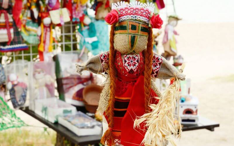 Muñecas yaquis representan a la mujer indígena