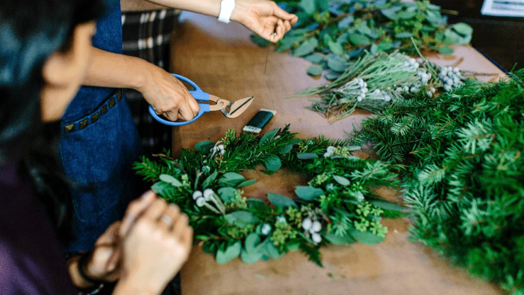 Consejos para una recolección navideña eficiente y segura: árboles navideños y decoraciones