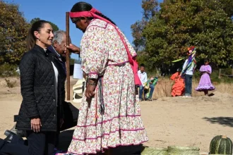 Sheinbaum devuelve tierras a rarámuri de la Sierra Tarahumara