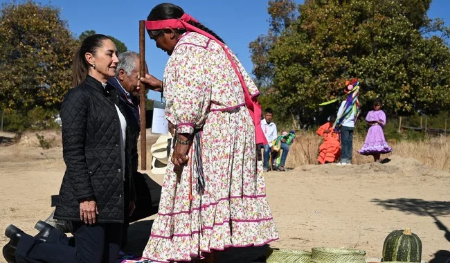 Sheinbaum devuelve tierras a rarámuri de la Sierra Tarahumara