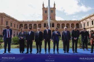 Fotografía de archivo del 8 de junio de 2024 que muestra a mandatarios durante la reunión semestral del Mercado Común del Sur (Mercosur), en Asunción (Paraguay). EFE/ Antonio Lacerda