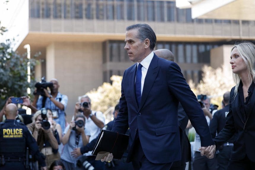 Foto de archivo del hijo del presidente de EE.UU. Joe Biden, Hunter Biden (c). EFE/CAROLINE BREHMAN