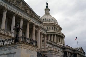 Foto de archivo que muestra la fachada del Capitolio de Estados Unidos en Washington, DC, EE.UU. EFE/EPA/WILL OLIVER