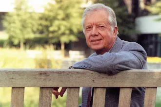 Fotografía cedida por la Fundación Carter del expresidente Jimmy Carter posando para una fotografía en 1994. EFE/ Fundación Carter