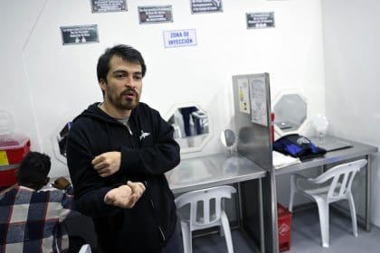 Fotografía del 29 de noviembre del coordinador general de proyecto Cambie, Daniel Rojas, hablando durante una entrevista con EFE en Bogotá (Colombia). EFE/ Mauricio Dueñas Castañeda