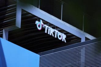 Fotografía de archivo del logo de TikTok. EFE/EPA/ALLISON DINNER