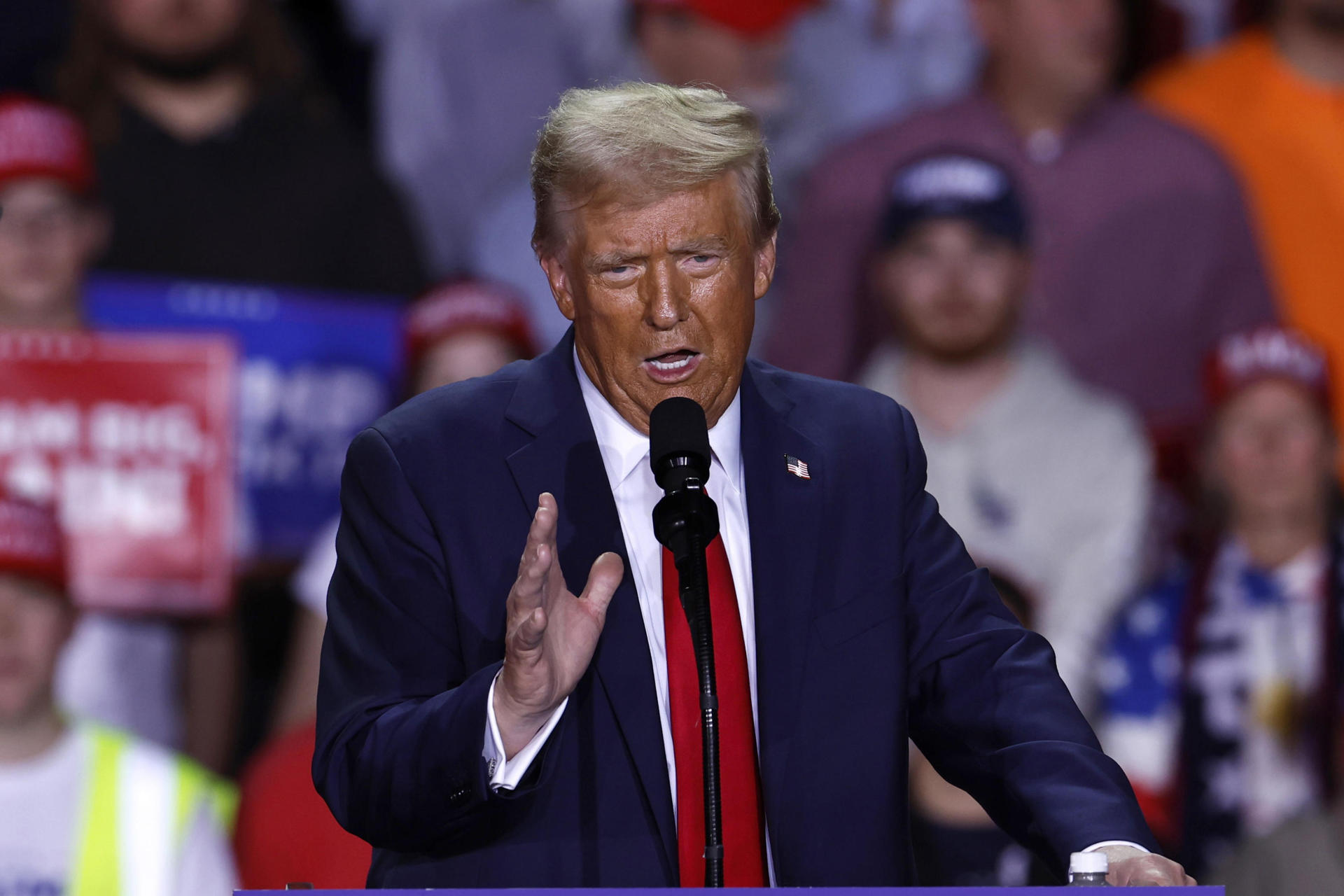 Fotografía de archivo del 4 de noviembre de 2024 del presidente electo de Estados Unidos, Donald Trump, durante un mitin de campaña en Grand Rapids, Michigan (Estados Unidos). EFE/ CJ Gunther