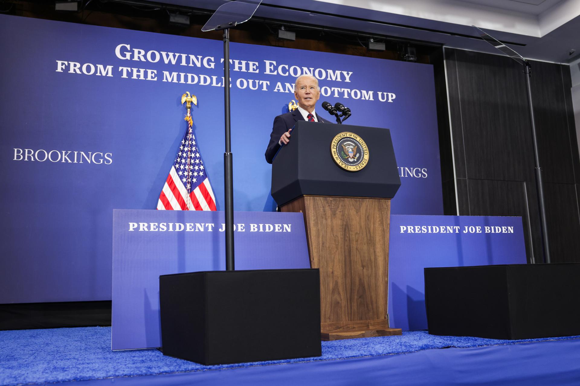 El presidente de Estados Unidos, Joe Biden, pronuncia un discurso en la Brookings Institution en Washington, D.C., EE.UU., el 10 de diciembre de 2024. EFE/EPA/Samuel Corum