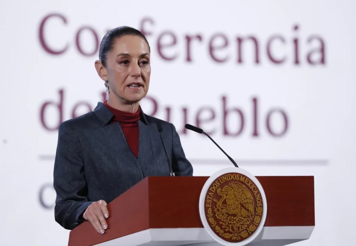 La presidenta de México, Claudia Sheinbaum, habla durante una rueda de prensa este miércoles, en el Palacio Nacional en Ciudad de México (México). EFE/ Mario Guzmán