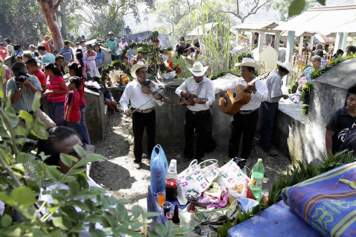 El alma de la fiesta: danza, ofrendas y tradición