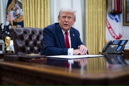 El presidente de Estados Unidos, Donald Trump, este lunes, en la Oficina Oval de la Casa Blanca. EFE/EPA/ALEXANDER DRAGO / POOL