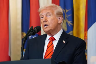 Trump firma orden para desmantelar el Departamento de Educación