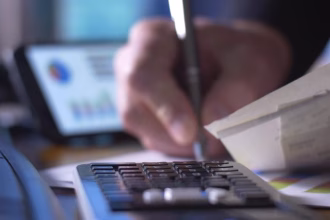 IRS: Conoce cómo reclamar el cheque de estímulo de mil 400 dólares