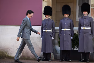 El primer ministro de Canadá, Justin Trudeau, llega antes de una cumbre sobre Ucrania en Lancaster House en Londres, Gran Bretaña, el 2 de marzo de 2025. EFE/EPA/Chris J. Ratcliffe / POOL