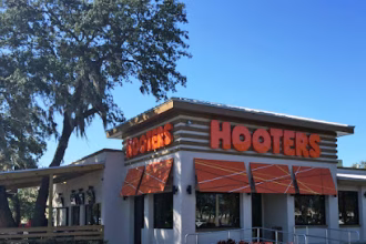 Hooters se declara en bancarrota; esto sabemos