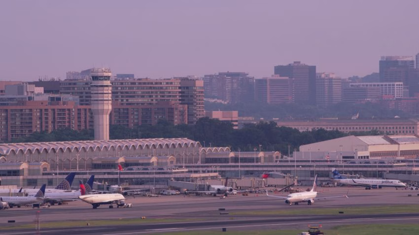 Washington: Dos aviones chocan en el Aeropuerto Reagan