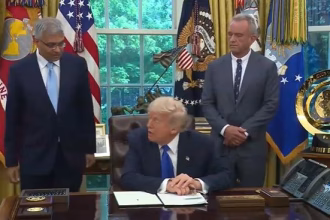 Trump anunciará aranceles a productos farmacéuticos