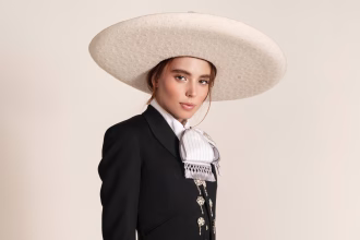 Fotografía cedida por Universal Music donde aparece la cantante mexicana estadounidense Majo Aguilar quien lanzó este jueves su nuevo álbum 'Mariachi mío', el más personal y ambicioso de su carrera, según una nota de su agencia. EFE/Universal Music /SOLO USO EDITORIAL /NO VENTAS /SOLO DISPONIBLE PARA ILUSTRAR LA NOTICIA QUE ACOMPAÑA /CRÉDITO OBLIGATORIO