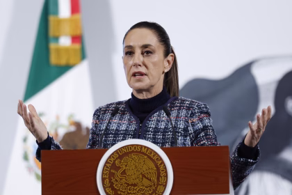 La presidenta de México, Claudia Sheinbaum, habla en una rueda de prensa este jueves, en el Palacio Nacional de Ciudad de México (México). EFE/ Sáshenka Gutiérrez