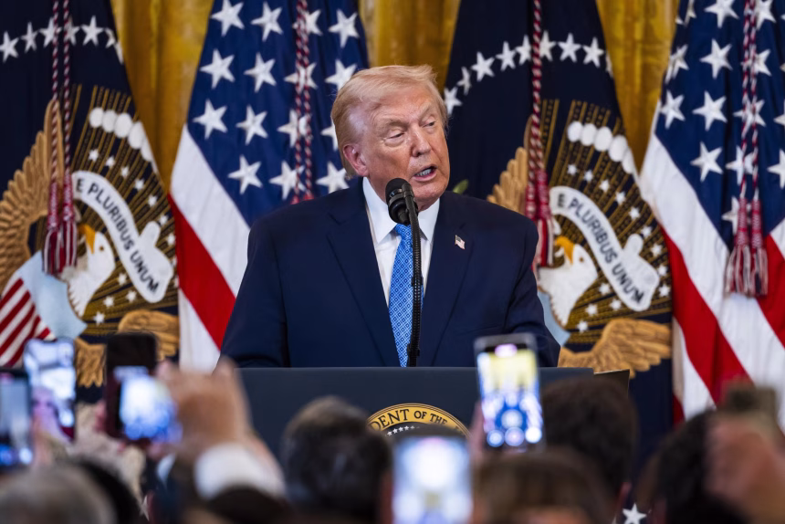 Fotografía de archivo del presidente de EE.UU., Donald Trump. EFE/EPA/JIM LO SCALZO