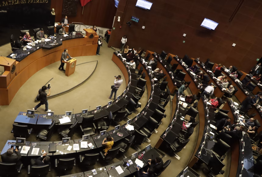 Vista general de una sesión plenaria del Senado de México, en la Ciudad de México (México). Imagen de archivo. EFE/Madla Hartz