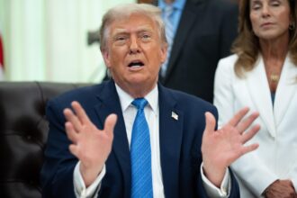 Fotografía de archivo del presidente de Estados Unidos, Donald Trump. EFE/EPA/AARON SCHWARTZ / POOL