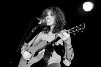 Carly Simon revela que padece párkinson