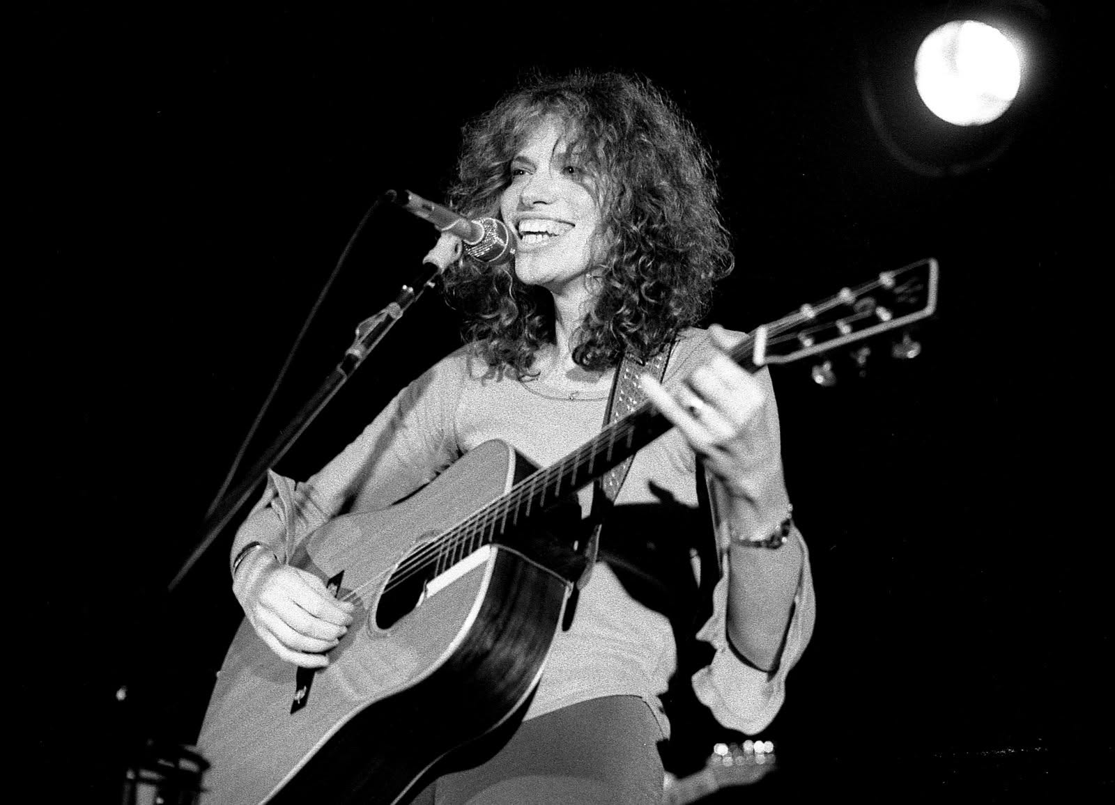 Carly Simon revela que padece párkinson