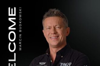 La escudería estadounidense Cadillac anunció este miércoles el nombramiento del del ingeniero polaco Marcin Budkowski como nuevo director del equipo, en sustitución del británico Graeme Lowdon.