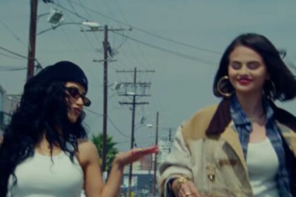 Selena Gomez y Becky G estrenaron este viernes “Te Olvido (La La)” un nuevo sencillo en español en colaboración con Benny Blanco como productor.