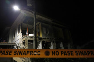 Vista general de una edificación afectada por el terremoto de magnitud 7,7 que sacudió este 9 de octubre a Panamá, en la población de Penonomé. EFE/Bienvenido Velasco